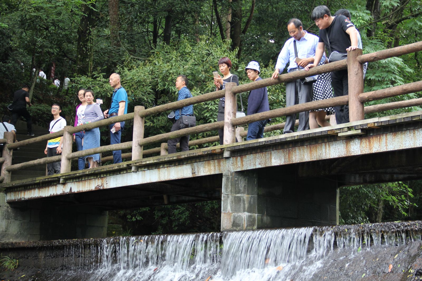 1764074120727571.jpg 瀑布.jpg